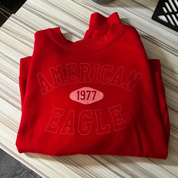 American Eagle Women’s Red Sweater - Picture 2 of 6